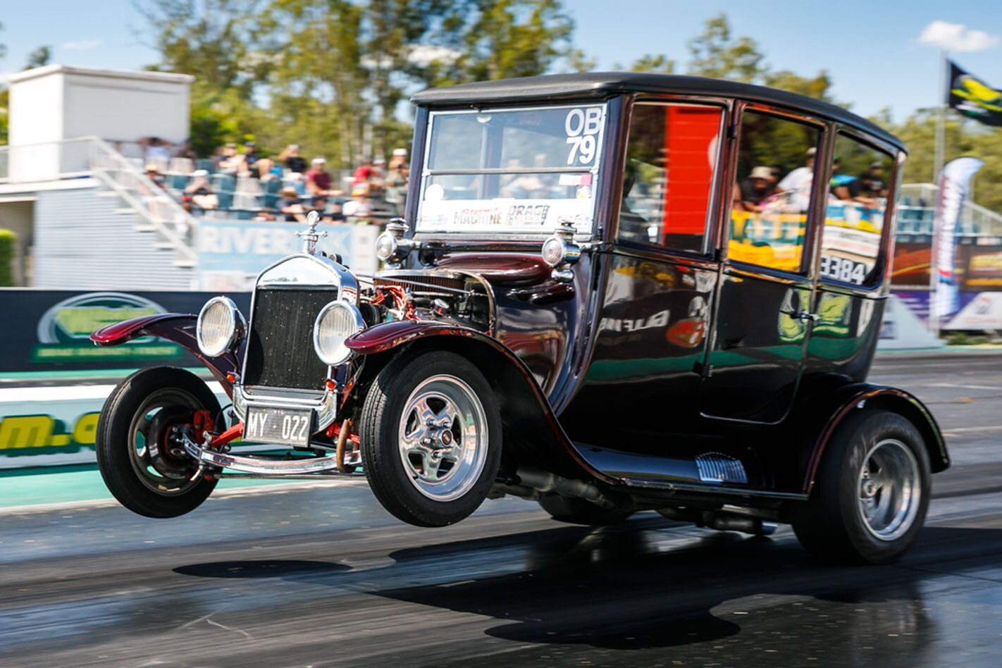 Wheelstanding Ford Model T drag car – Video