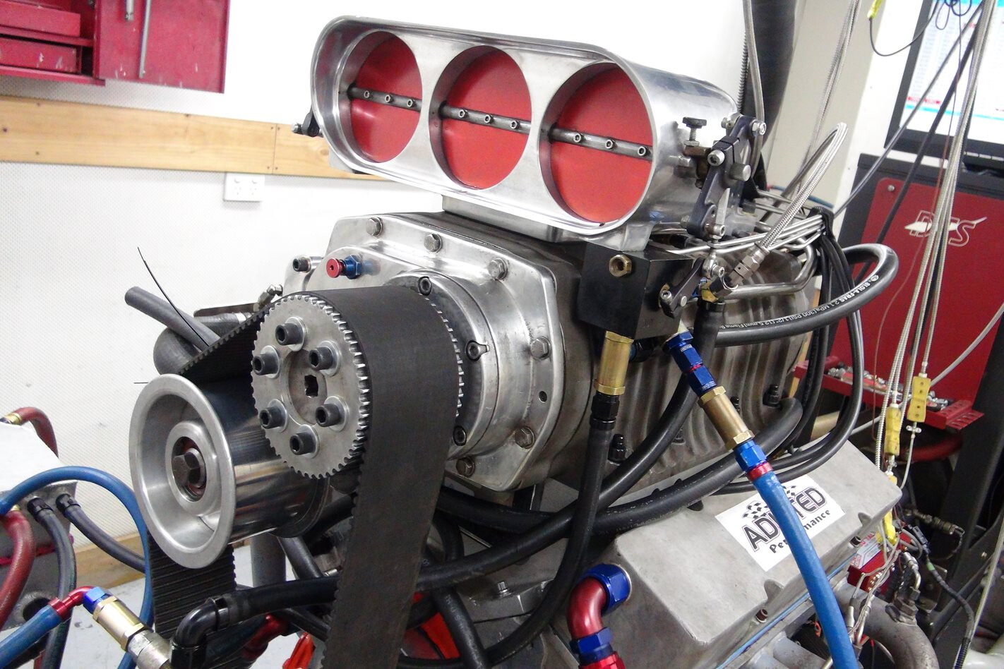 1000hp blown 350 Chev on the dyno – video