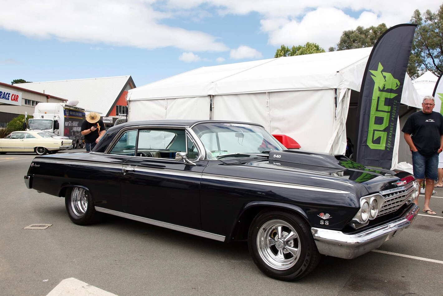 VIDEO: CRUISING AROUND SUMMERNATS WITH CHIC HENRY