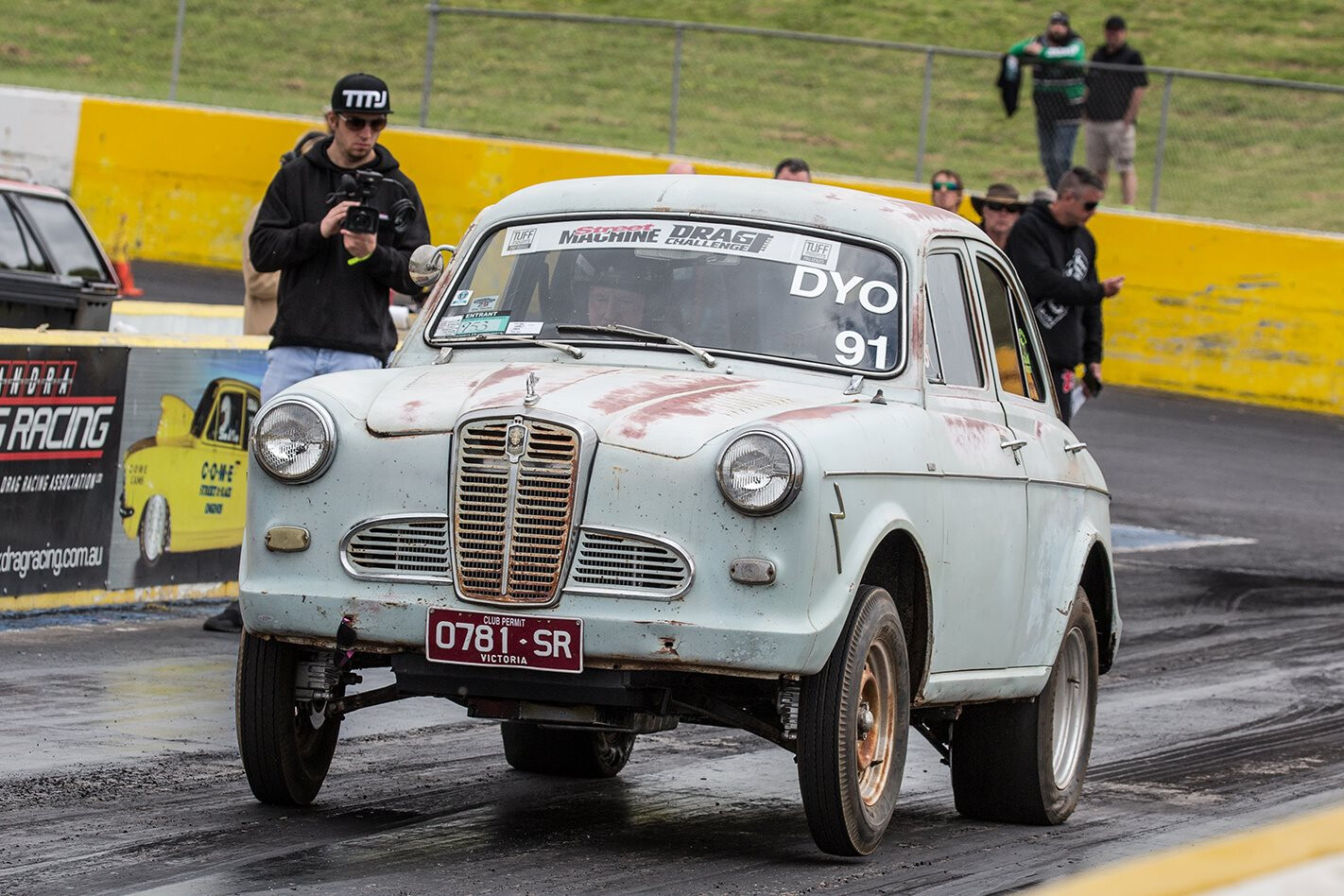 TWIN-TURBOED AND BLOWN V6 AUSTIN LANCER AT DRAG CHALLENGE – VIDEO