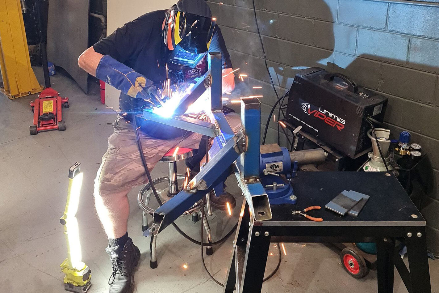 Building a roller frame under the Valiant – Carnage Plus episode 91