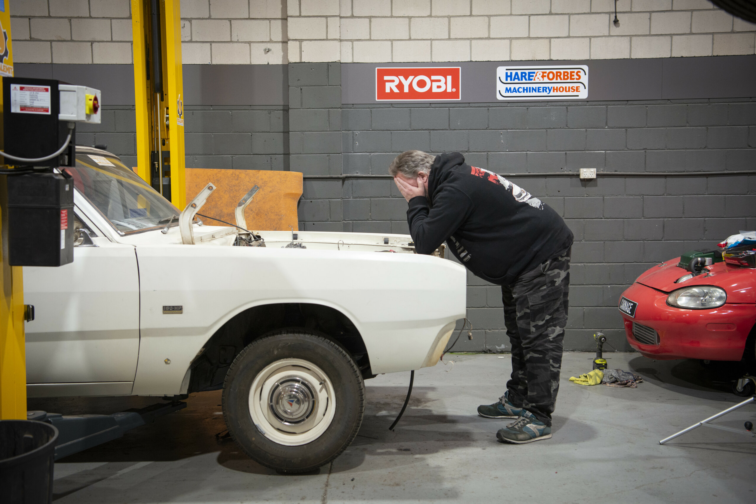 Video: Firing up the Valiant ute!