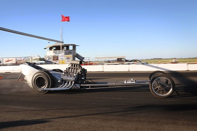 BLOWN HEMI SURVIVOR DRAGSTER ON NITRO – VIDEO