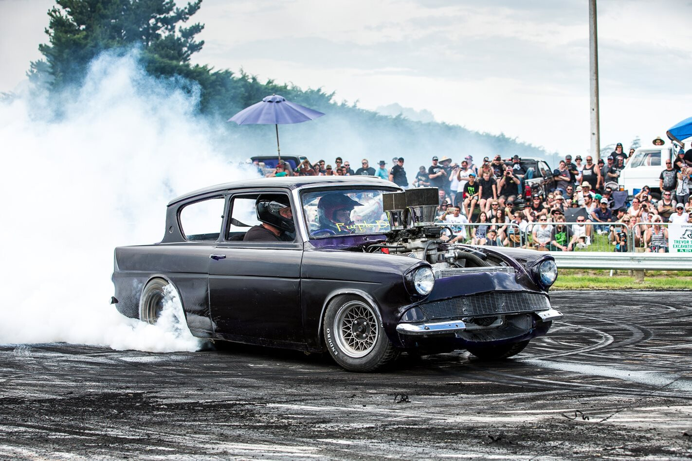 VIDEO: MUSCLE CAR MADNESS BURNOUTS IN NEW ZEALAND