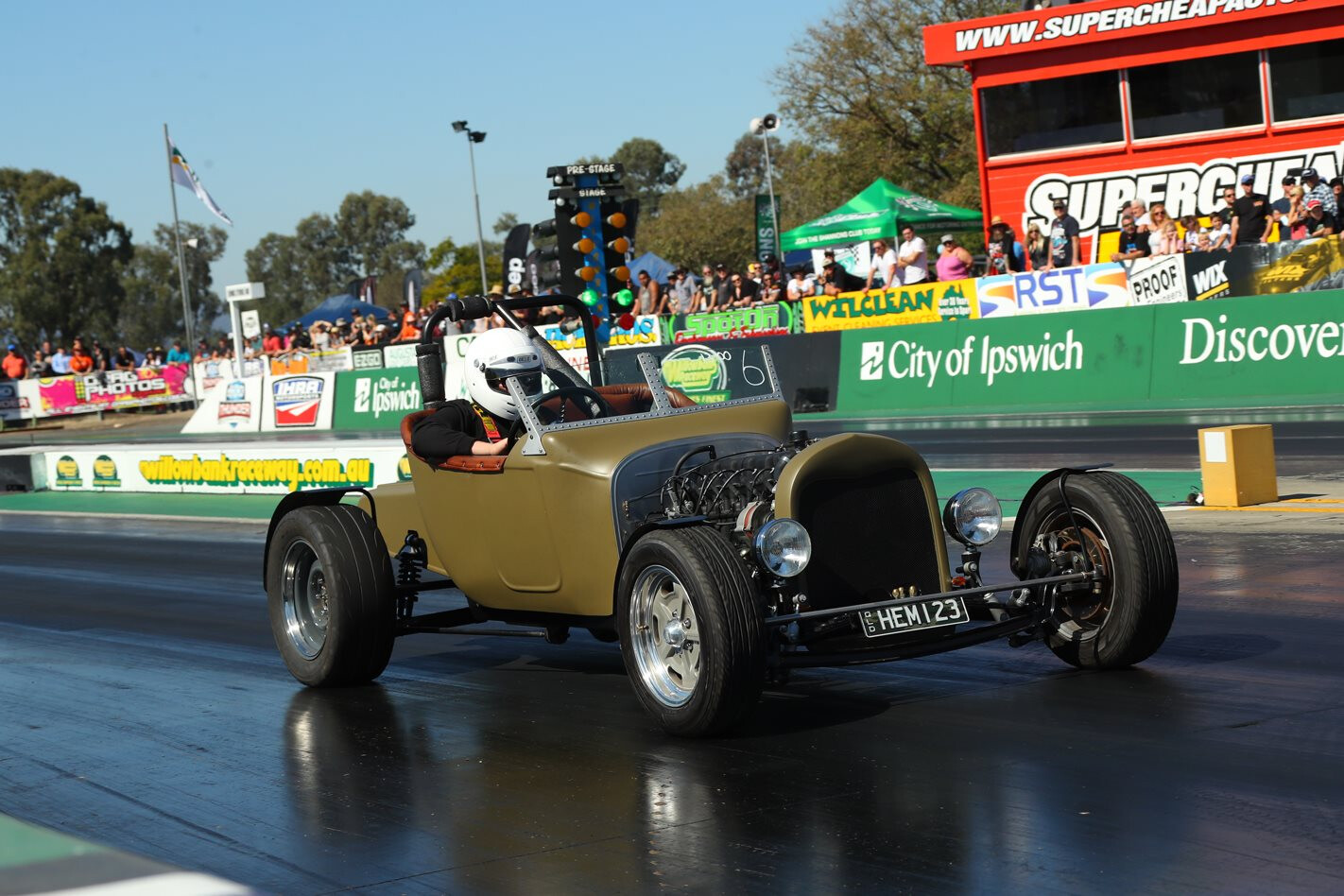 HEMI SIX-POWERED T-BUCKET HOT ROD