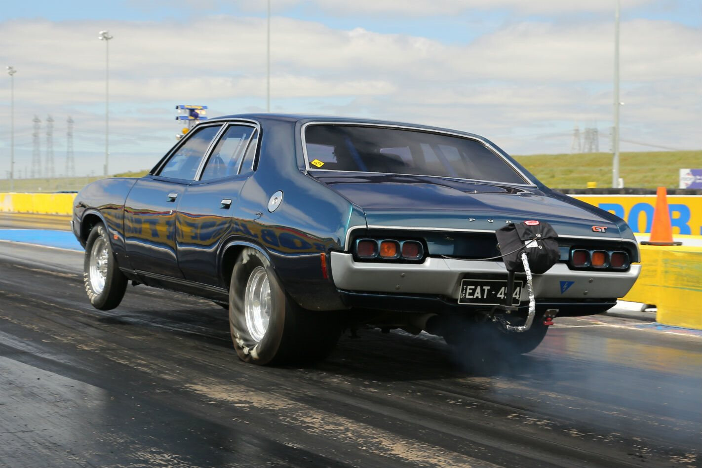 Drag Challenge 2016: Monster 600-cube Ford XA sedan – video