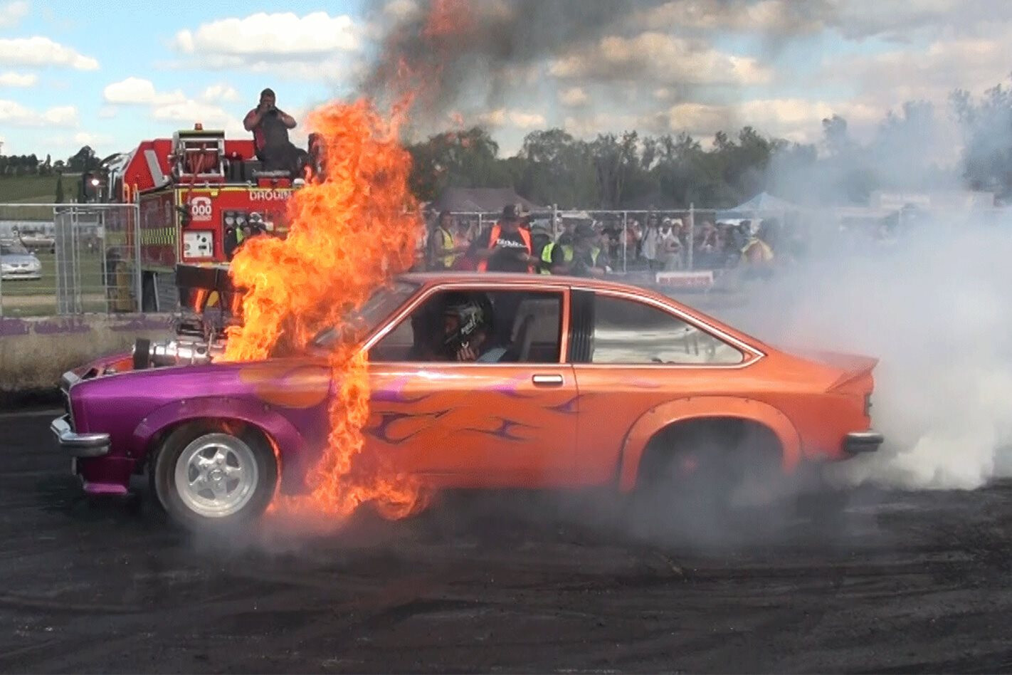 VIDEO: FRYZEM – MASSIVE BURNOUT FIRE AT TREAD CEMETERY 2015