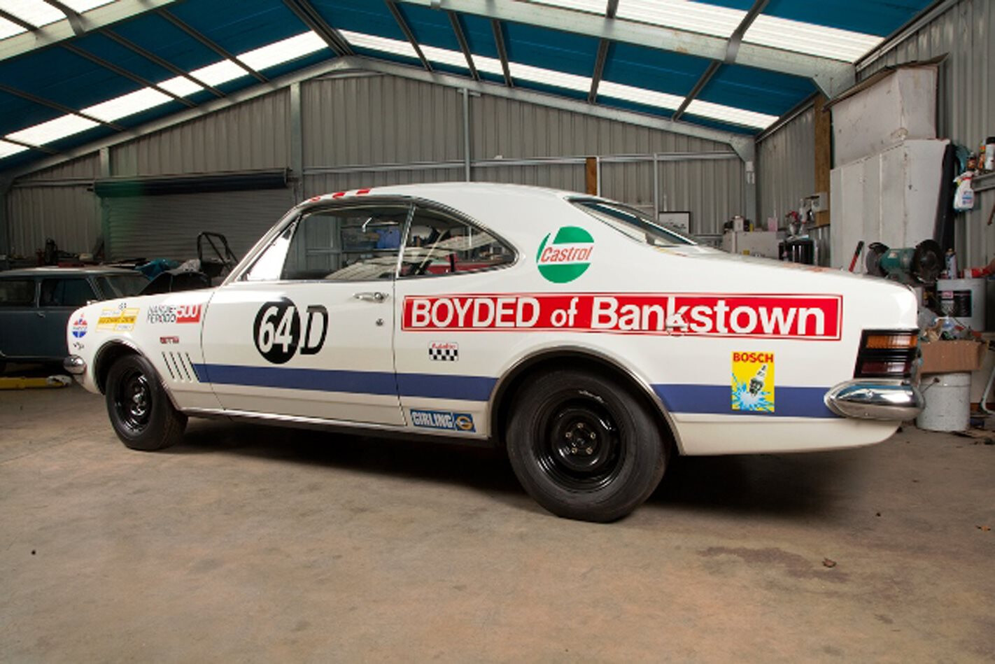 Lloyds Ford vs Holden auction – video
