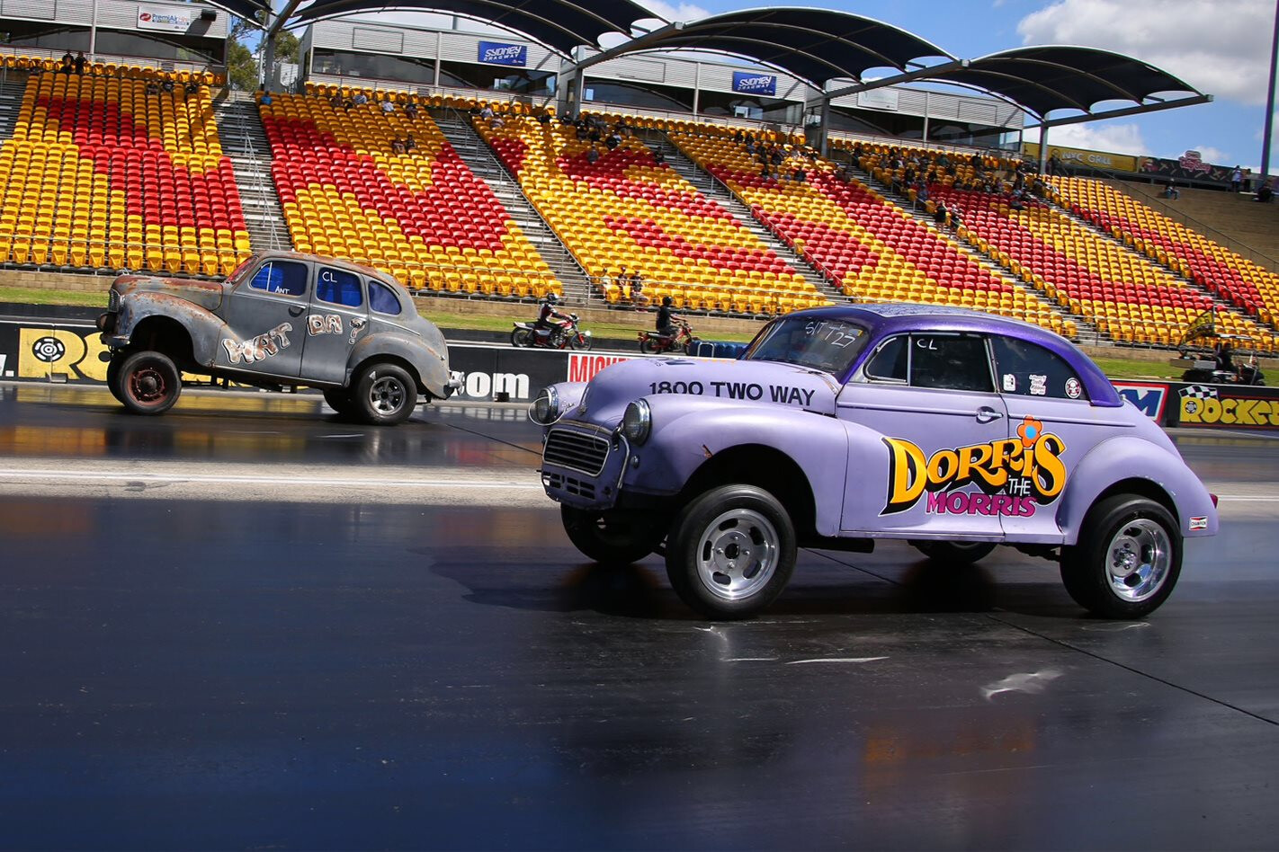ANT MIDSON’S AUSTIN A40 GASSER & MICHELLE LYNCH’S MORRIS AT DOTD – VIDEO