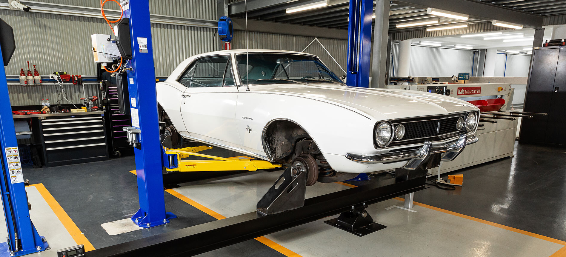 Video: Performing torsion and beaming testing on a 1967 Chevrolet Camaro
