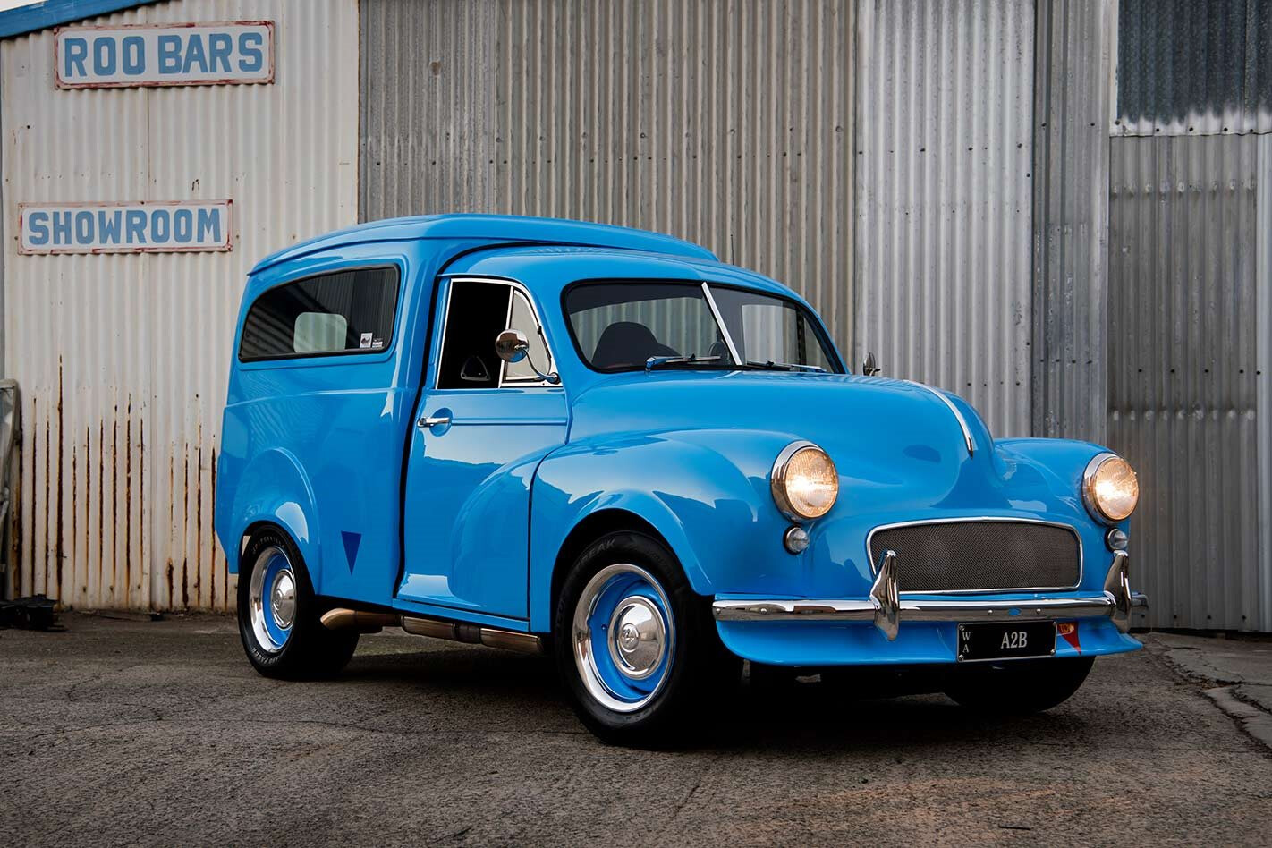 Rotary-powered Morris van – video