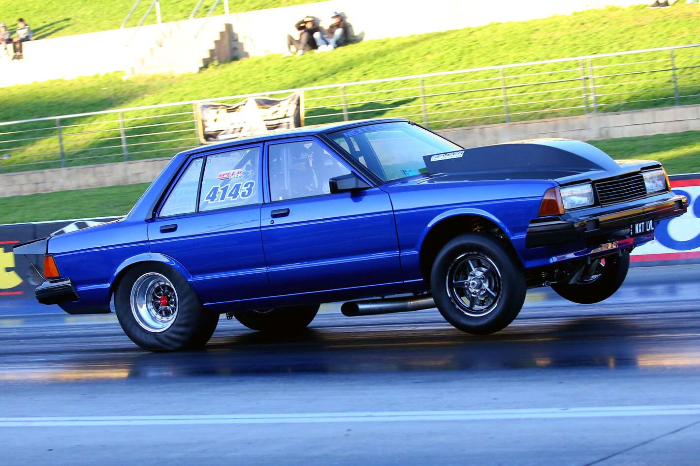 TWIN-TURBO NISSAN BLUEBIRD RUNS SIXES