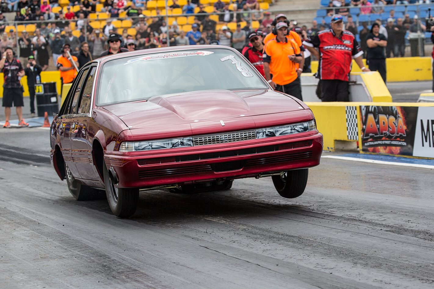 Video: Show-spec VL Commodore runs sevens at Calder