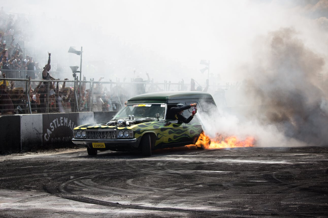 VANMAN BURNOUT FIRE AT SUMMERNATS 30 – VIDEO