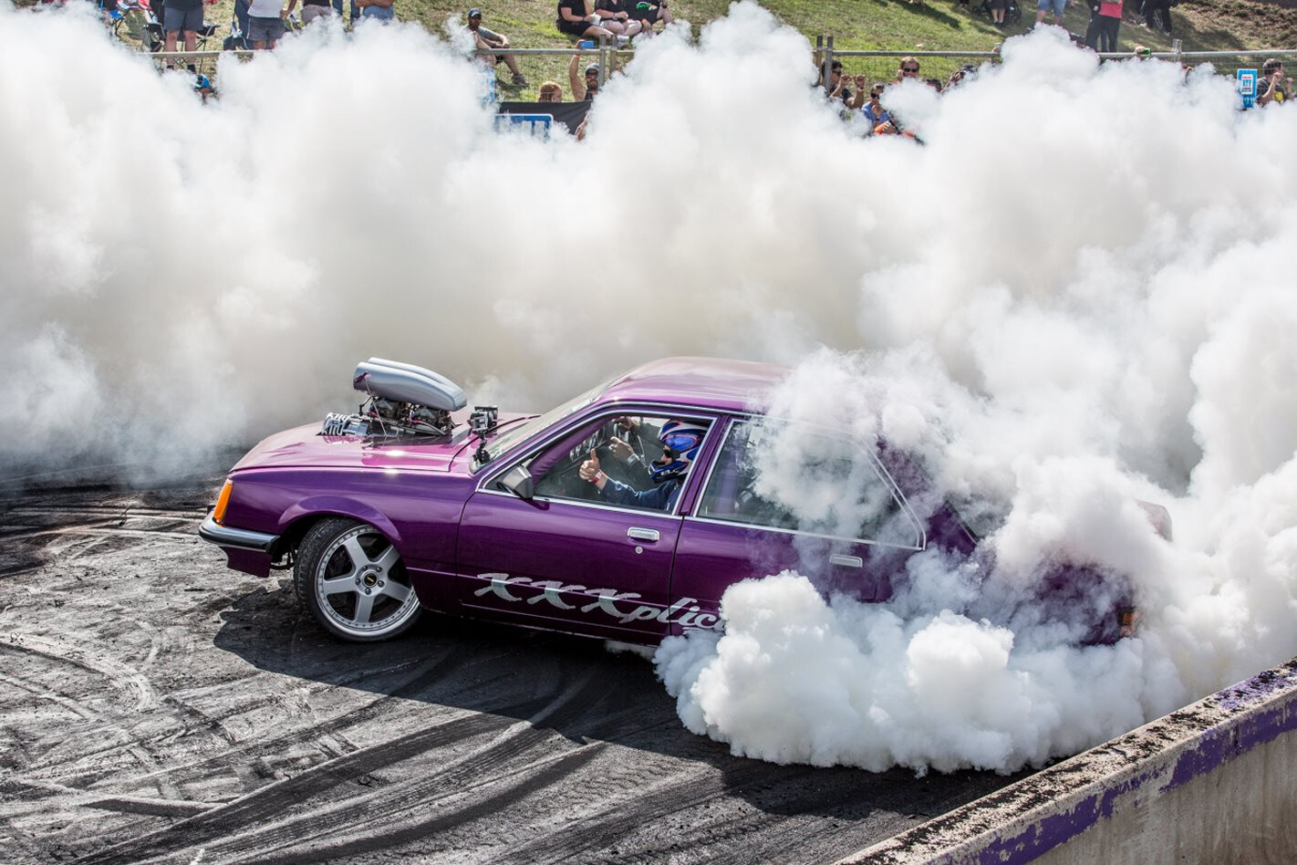 VC COMMODORE BURNOUT CAR IBLOWN AT MOTORFEST
