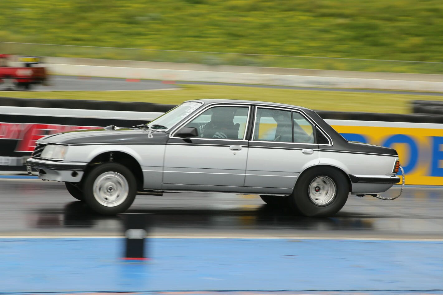 DRAG CHALLENGE 2016: BUBBA’S TWIN-TURBO VH COMMODORE LEADS AFTER DAY ONE – VIDEO