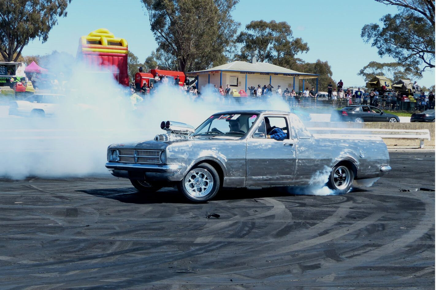 VIDEO: PERFORMANCE CAR MANIA BURNOUTS