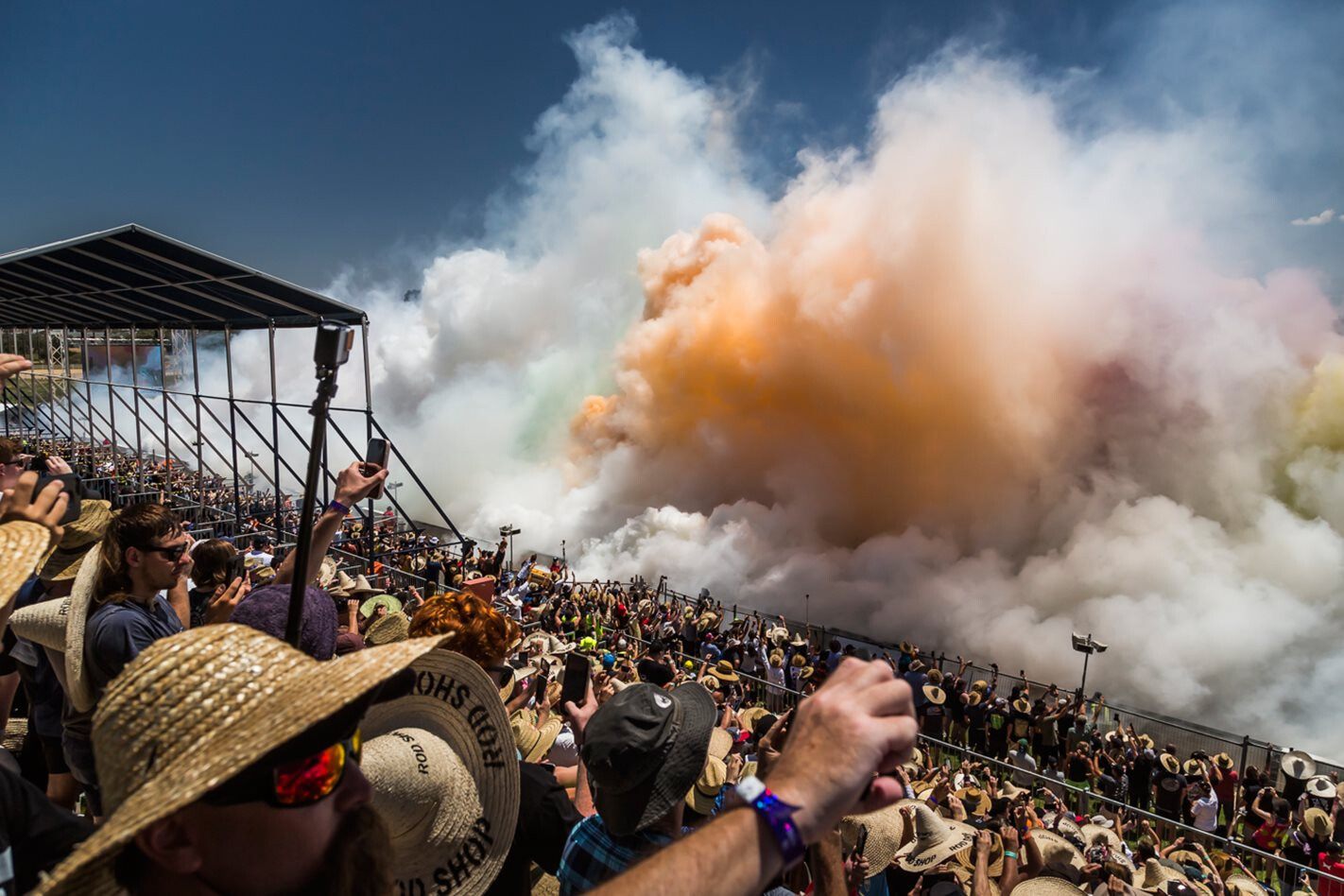 Australia gets biggest simultaneous burnout world record at Summernats 32