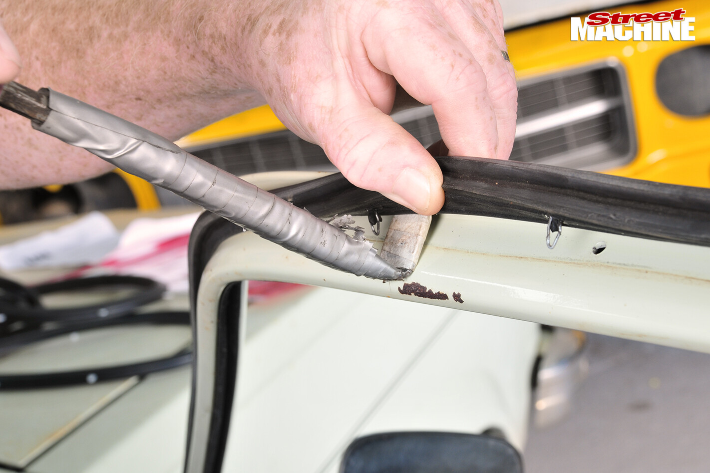 1-rubber -door -seal -preparation
