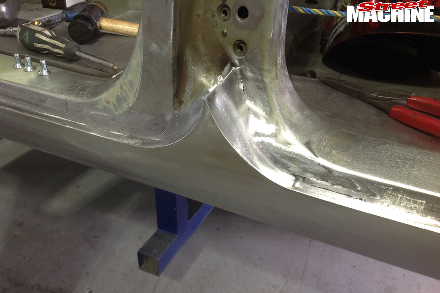 11-Pontiac -Laurentian -build -filler -panel