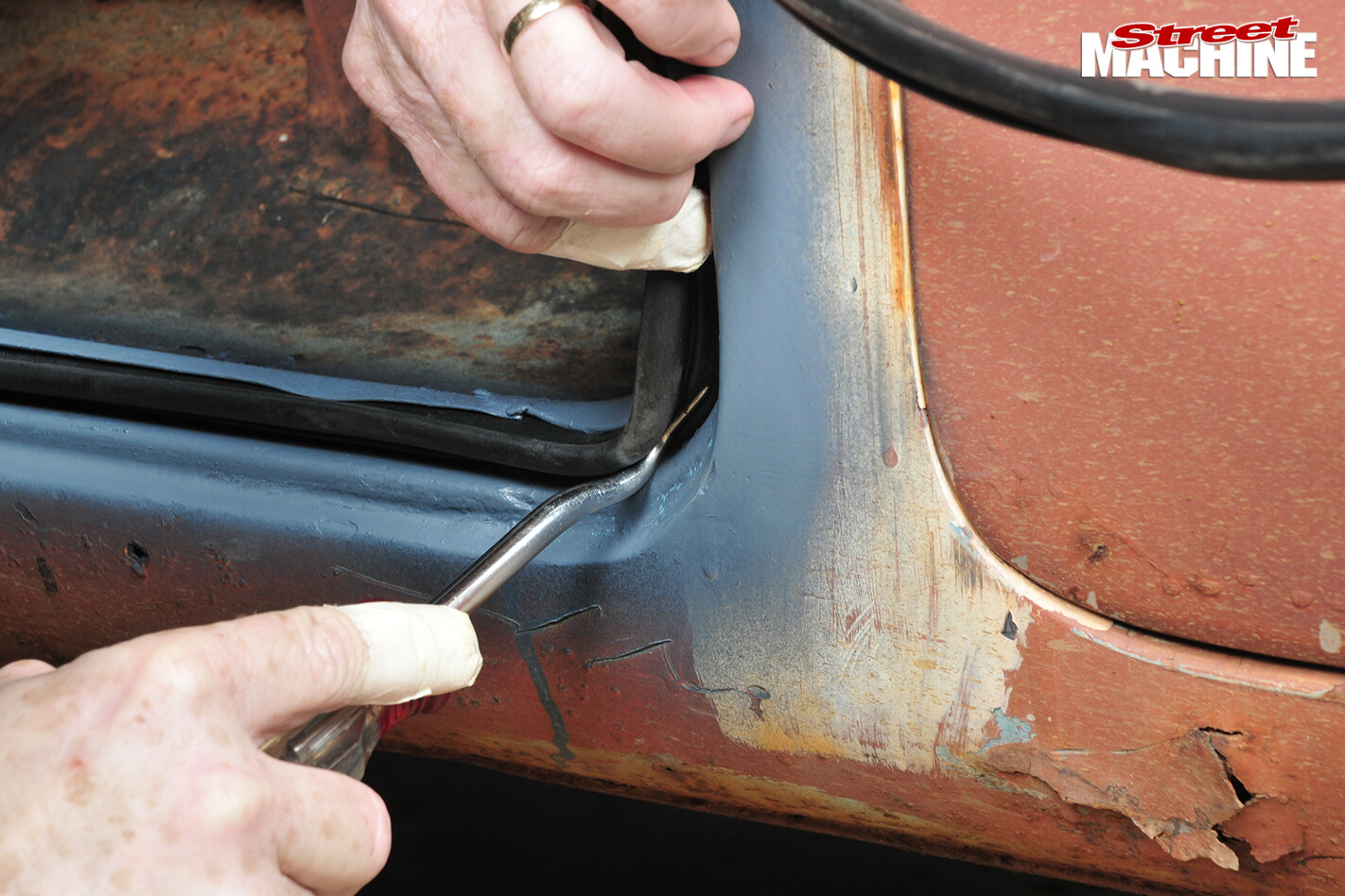 14B-rubber -door -seal -preparation