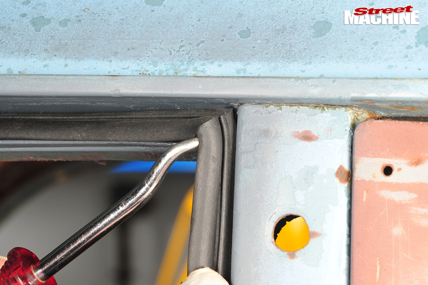 16B-rubber -door -seal -preparation
