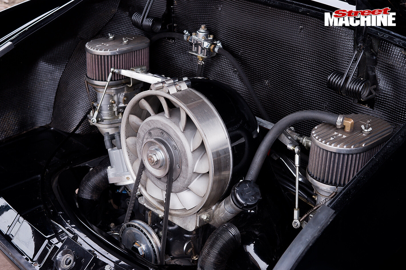1961-VOLKSWAGEN-KARMANN-GHIA-engine -2