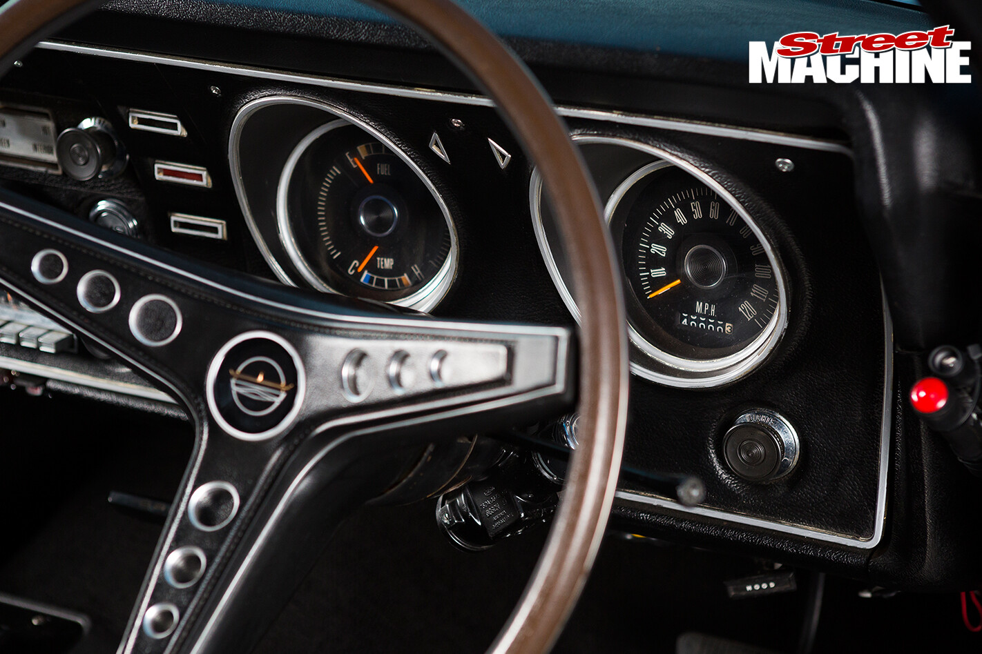 1970-Ford -XW-Falcon -dash -detail