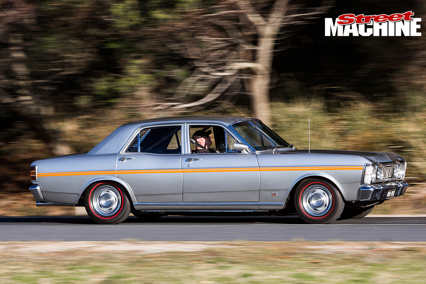 1970-Ford -XW-Falcon -onroad -side