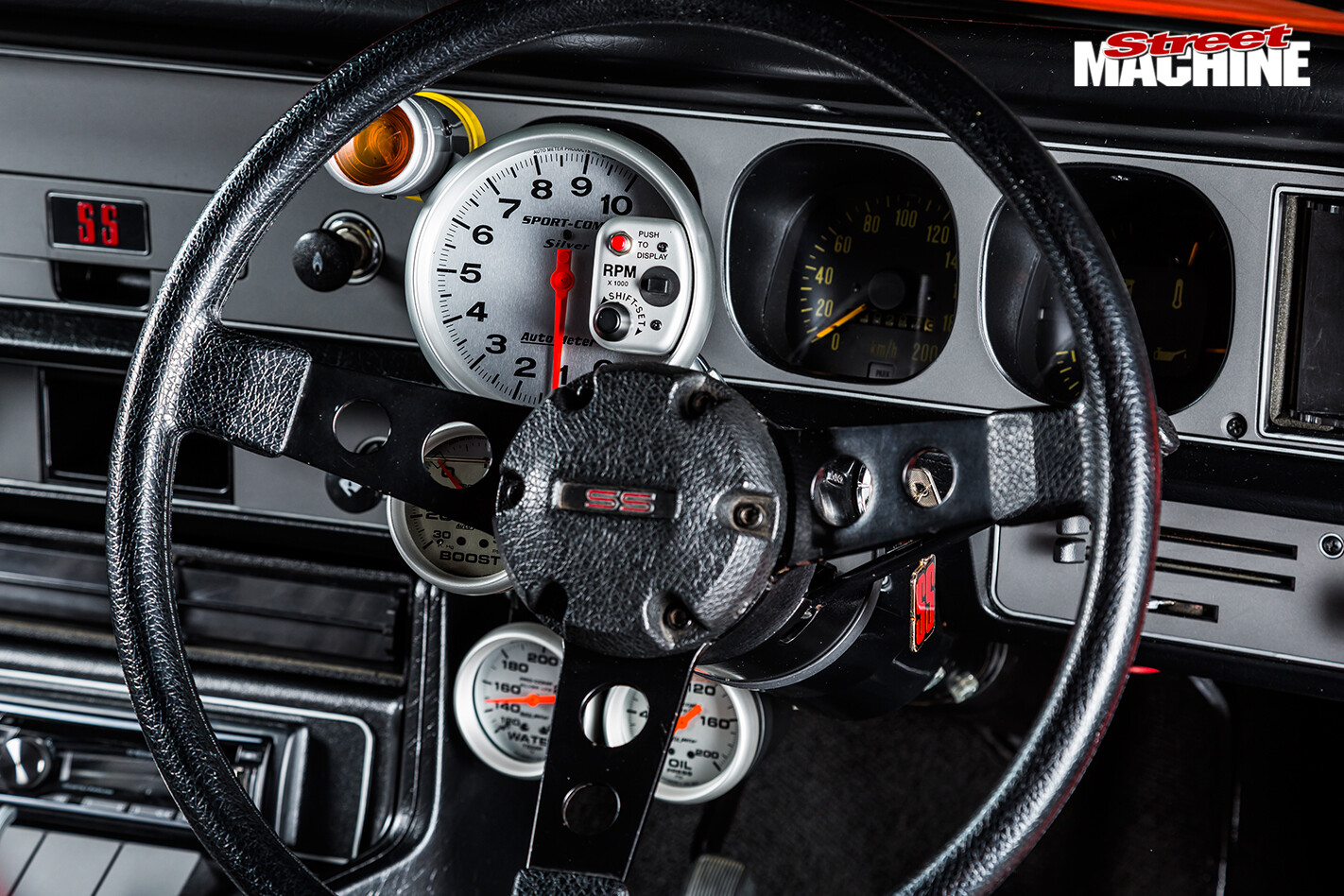 1976-SIX-CYLINDER-HOLDEN-LX-TORANA-HATCH-dash