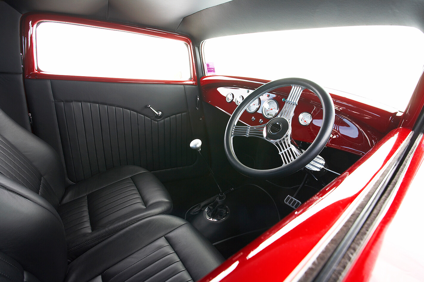 702CI '32 FORD COUPE V12