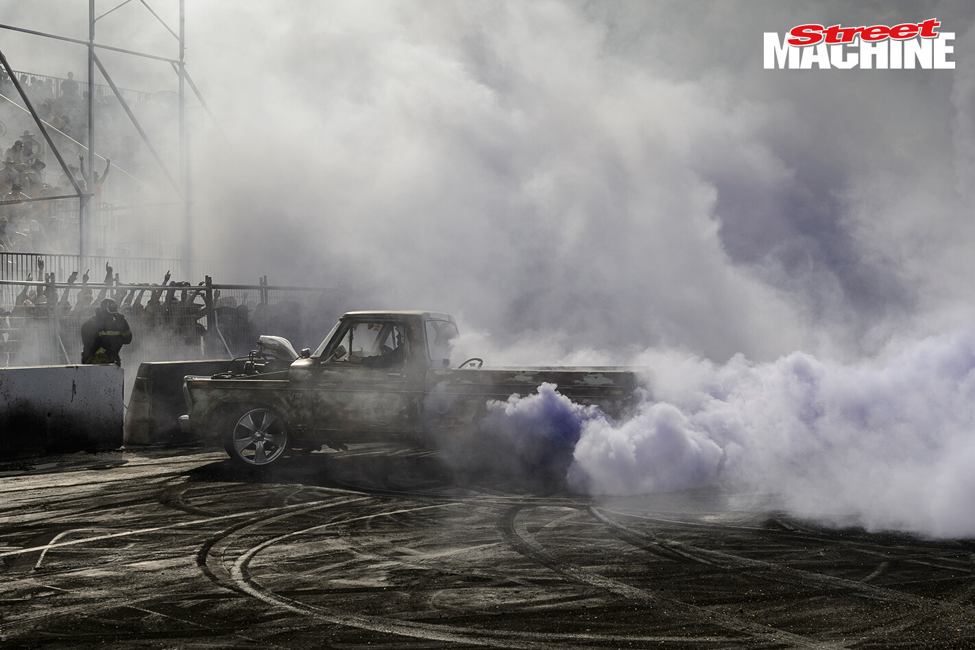 Ford F100 Blown Burnout FDIS
