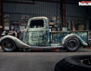 Ford pick-up side