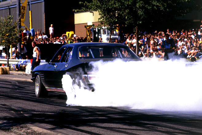 Holden HQ Premier burnout