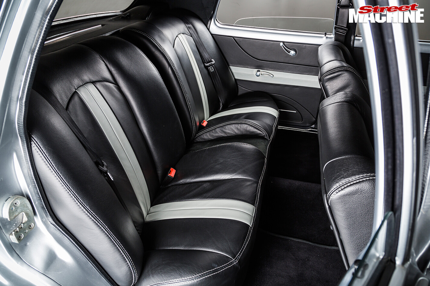 Holden -HT-Kingswood -interior -rear