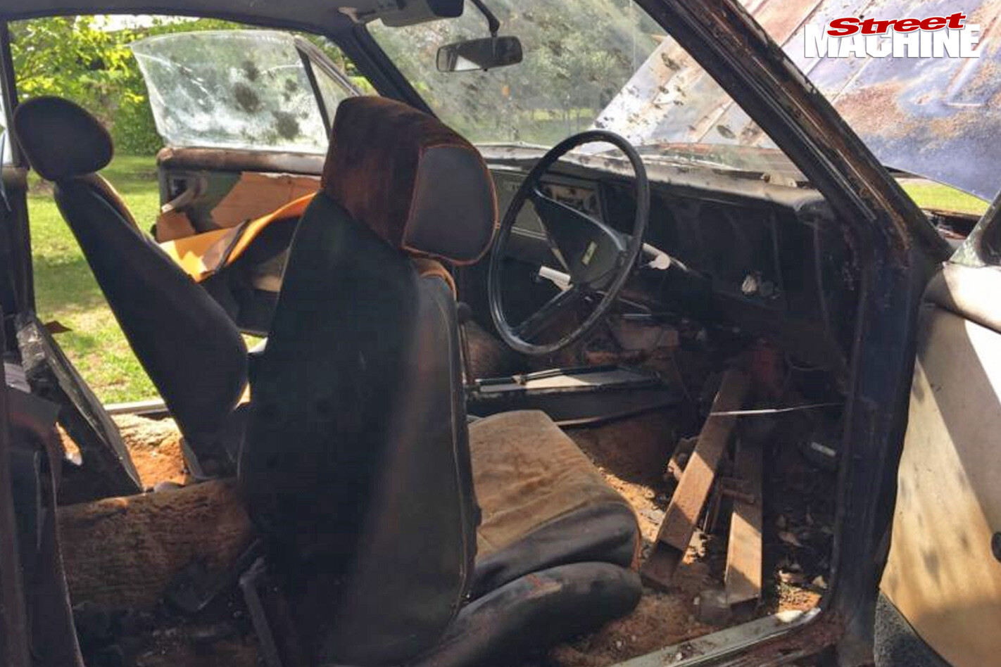 Holden HT Monaro GTS interior
