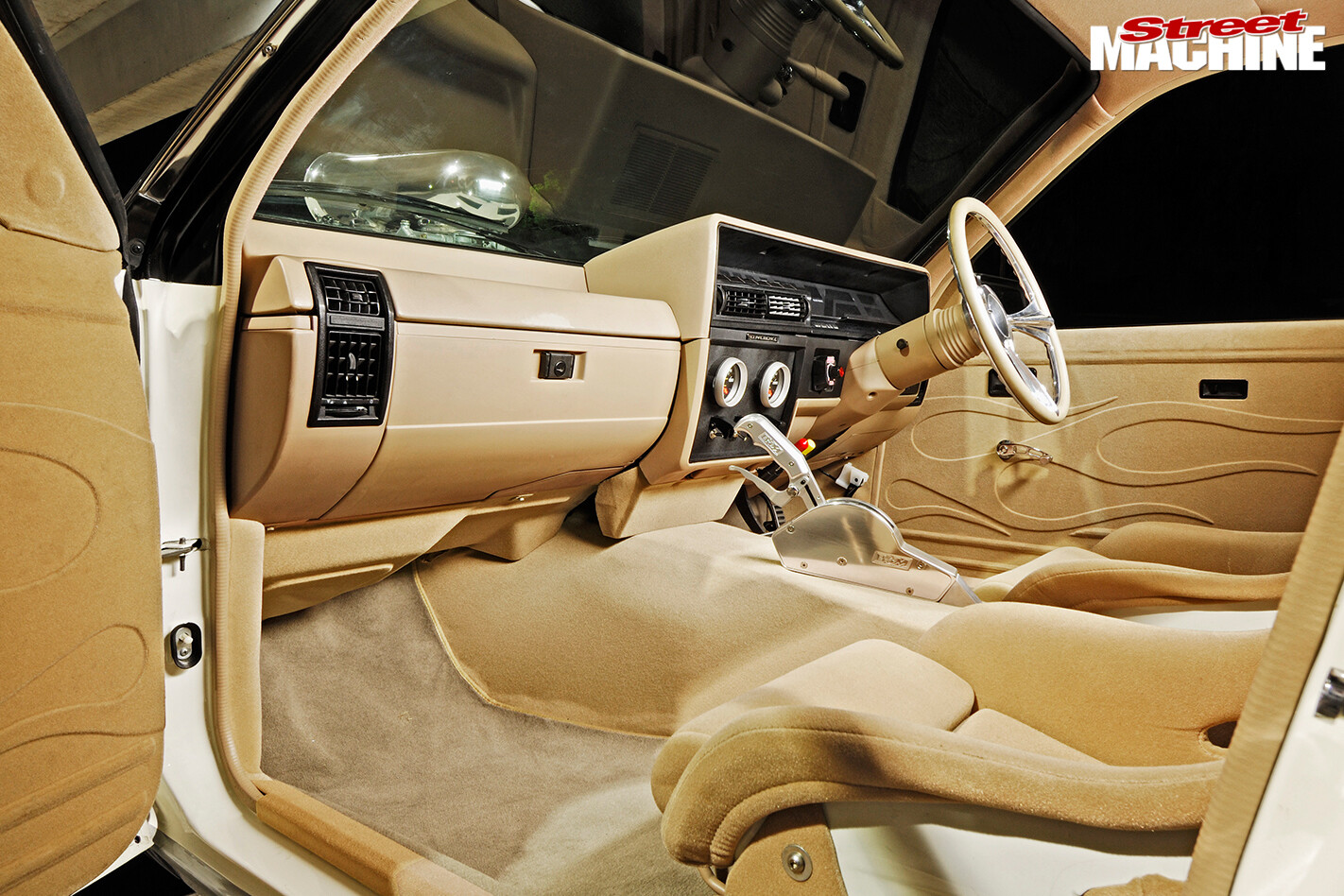 Holden -vk -commodore -interior -front