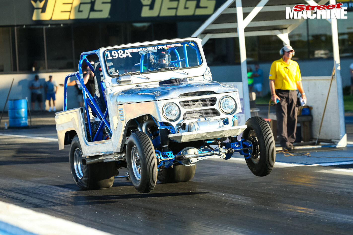 2-037-drag -week