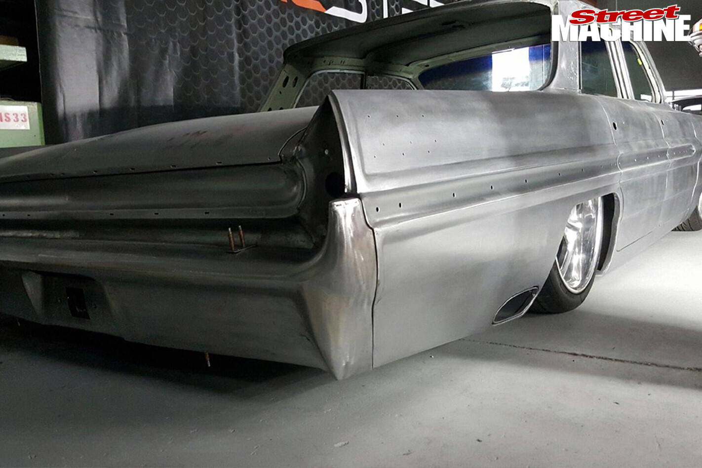 21-Pontiac -Laurentian -build -boot -lid