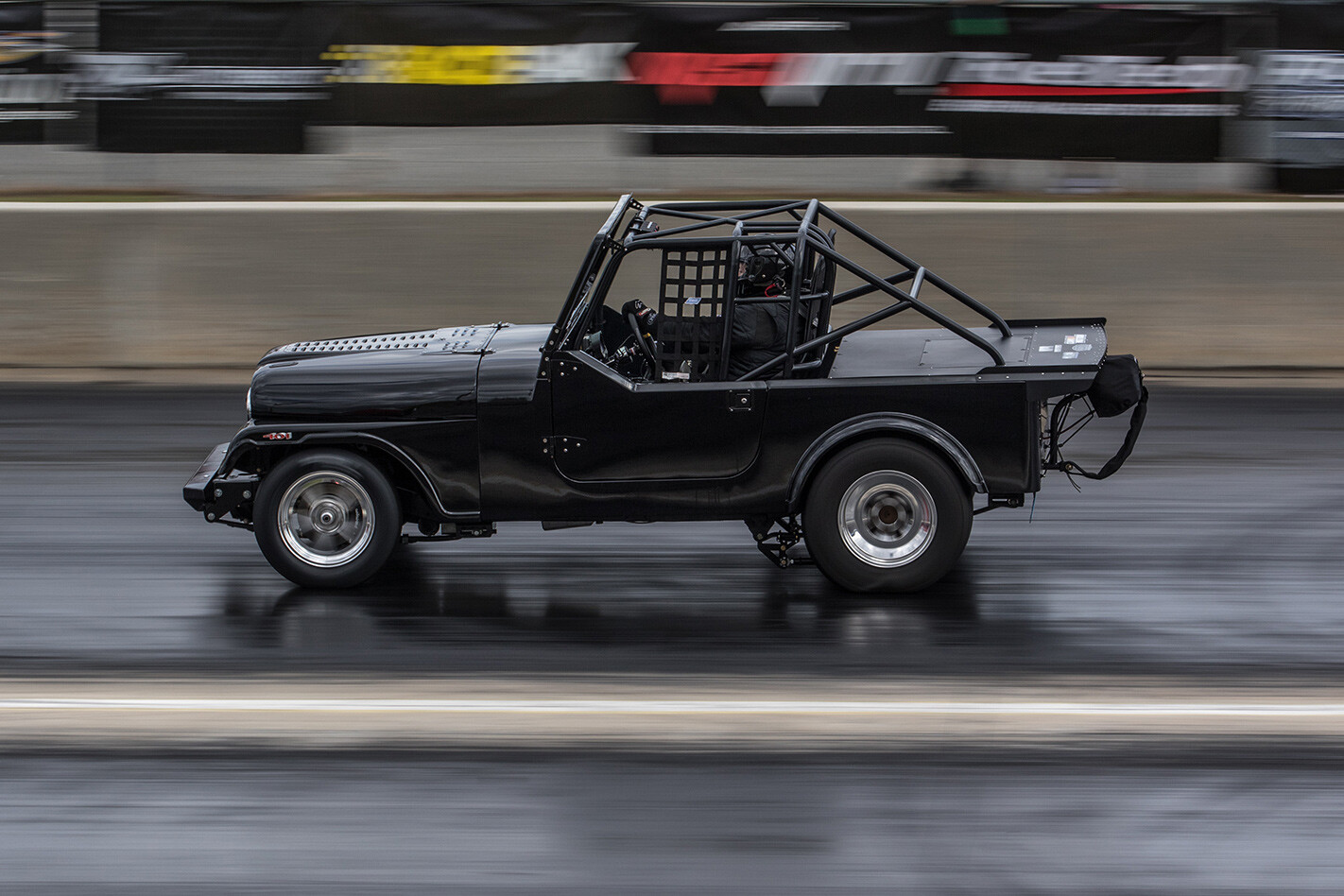wheelstanding Jeep on radials