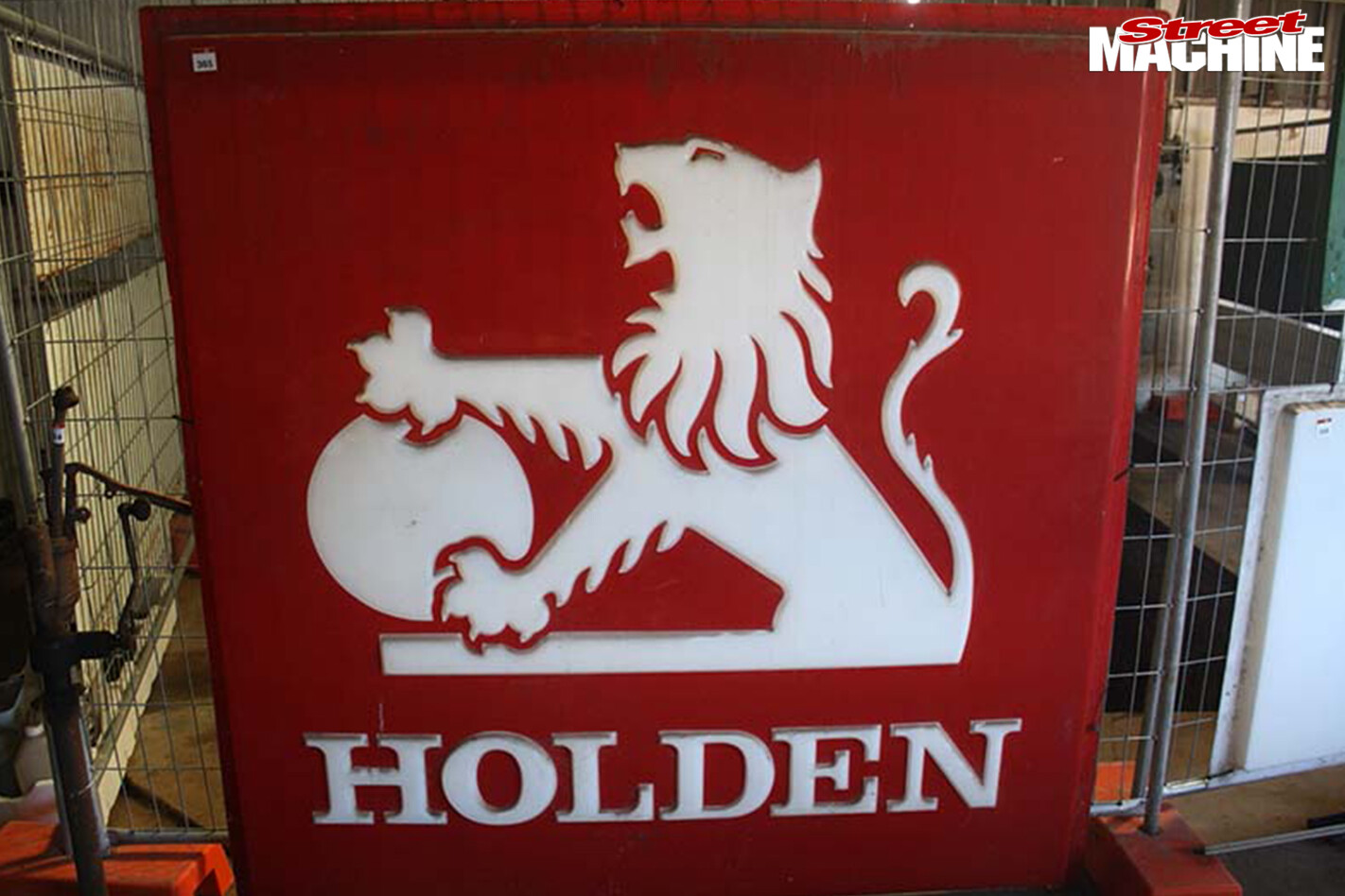 365-holden -auction -sign