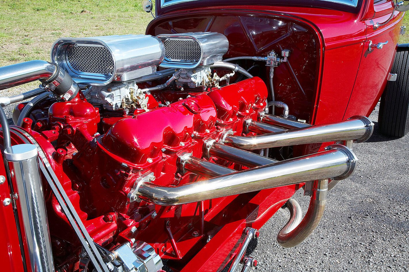 702CI '32 FORD COUPE V12