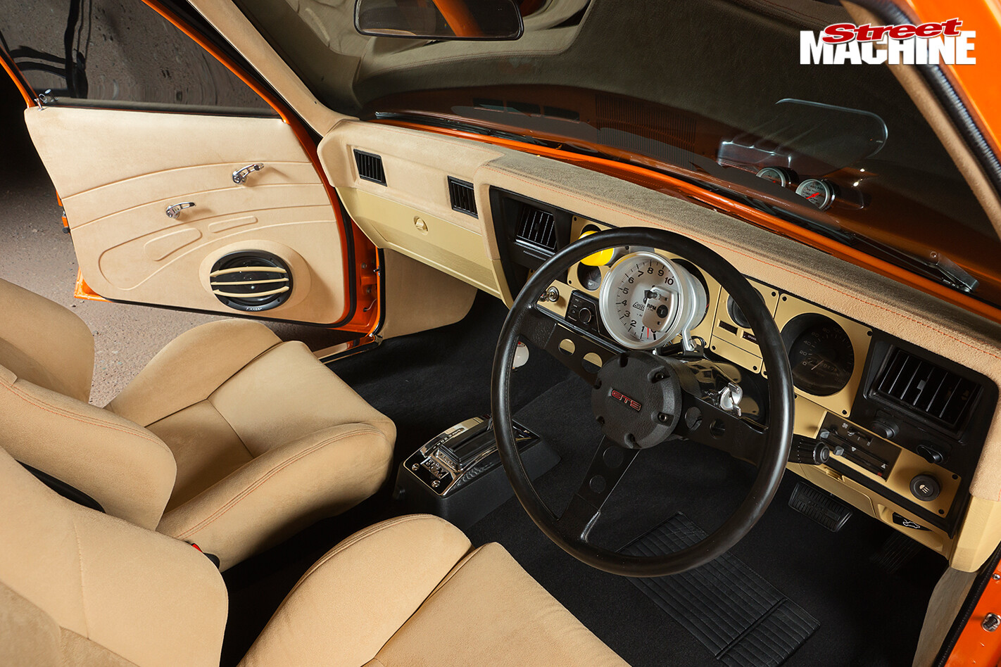 400-Cube -Holden -HQ-One -Tonner -interior