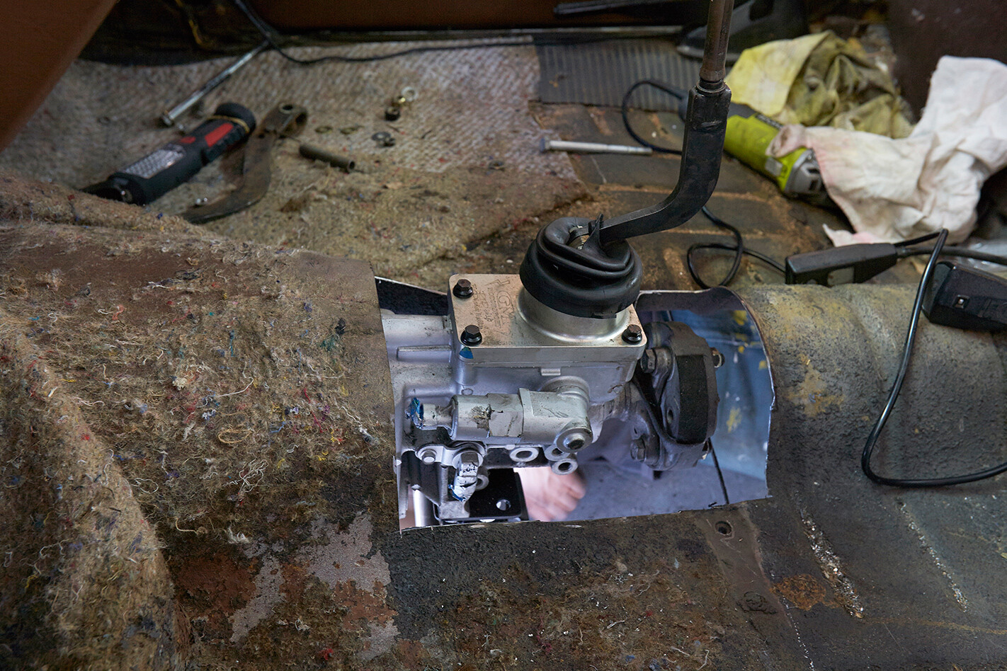 Transmission tunnel - shifter