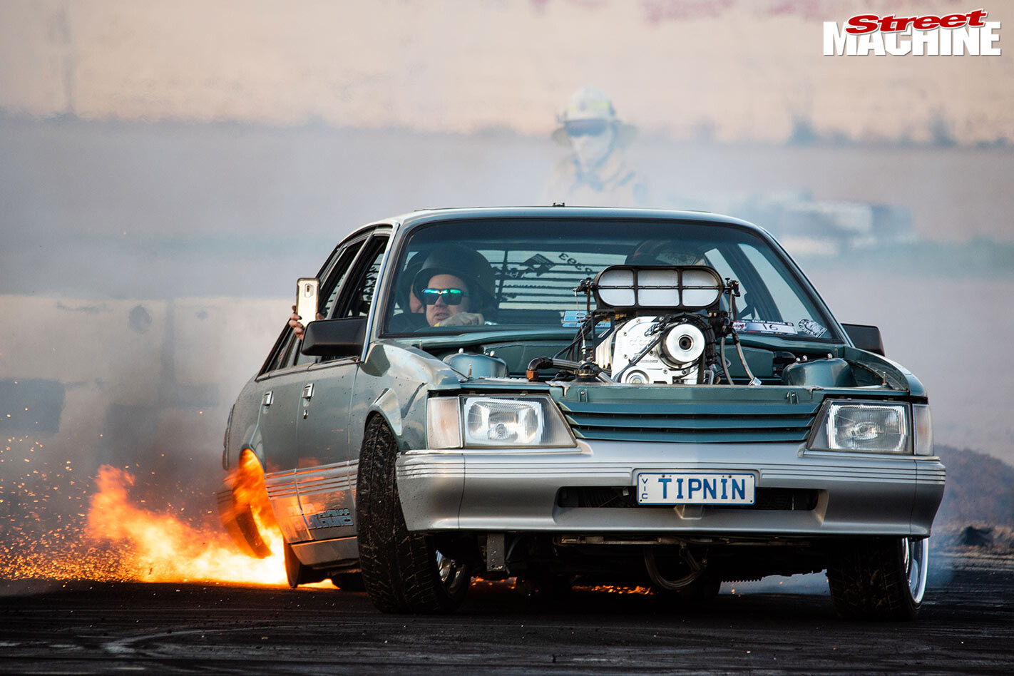 Wagga Wagga burnouts VK Commodore
