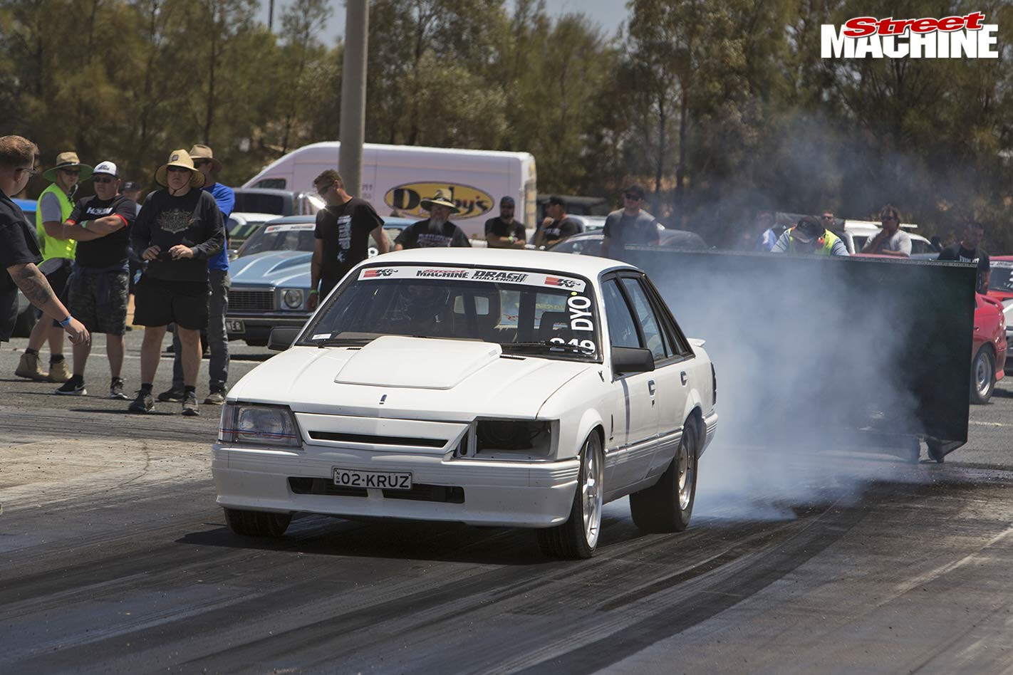holden commodore drag challenge