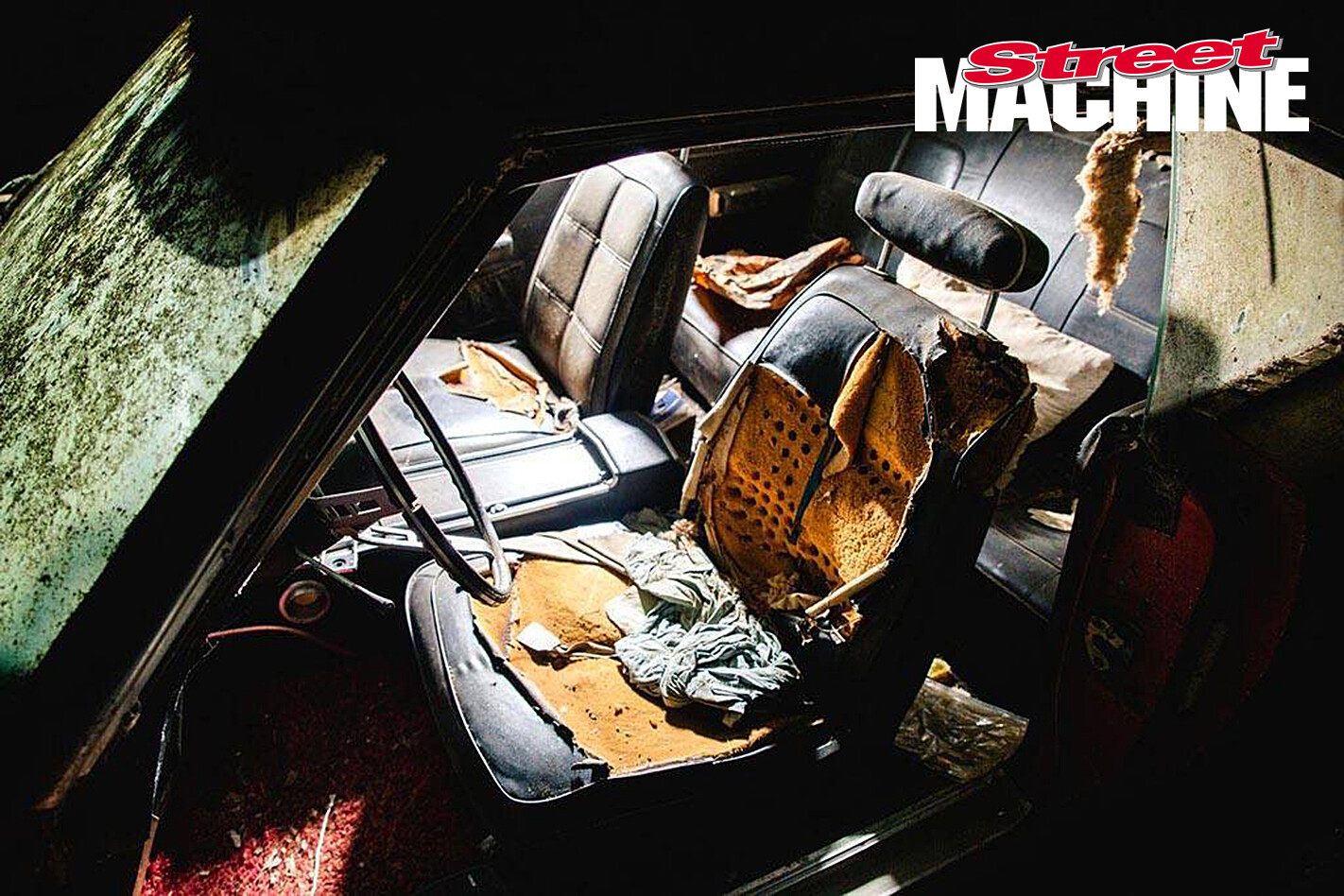 BARN-FIND-DODGE-DAYTONA Seats