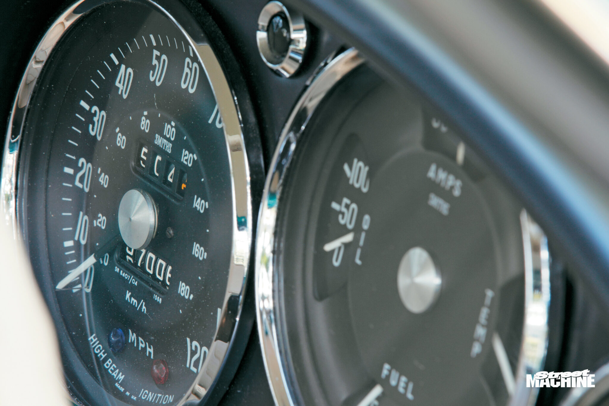 302912da/buckle sports car gauges wm jpg