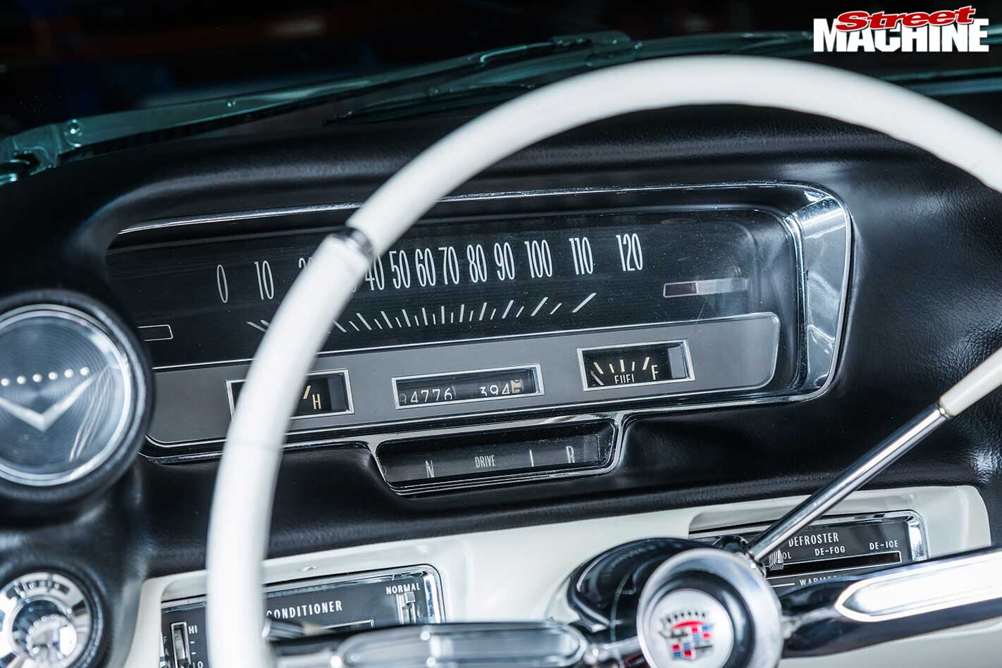 Cadillac Coupe De Ville dash