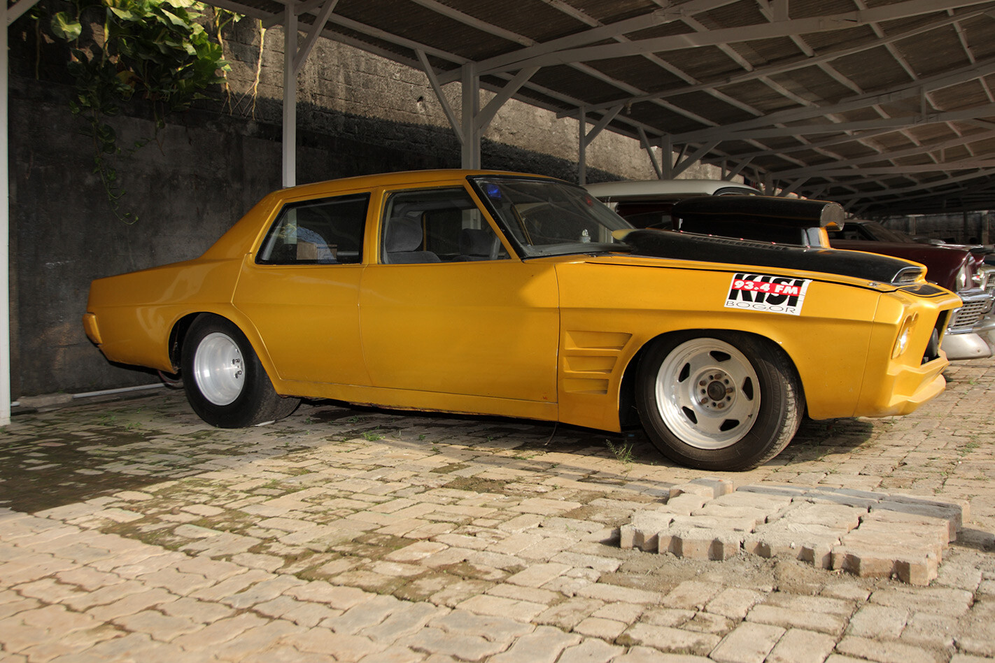 Holden Statesman in Jakarta